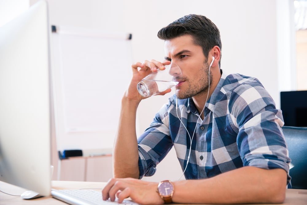https://7551812.fs1.hubspotusercontent-na1.net/hubfs/7551812/Handsome%20businessman%20in%20casual%20cloth%20using%20PC%20and%20drinking%20water%20in%20office.jpeg